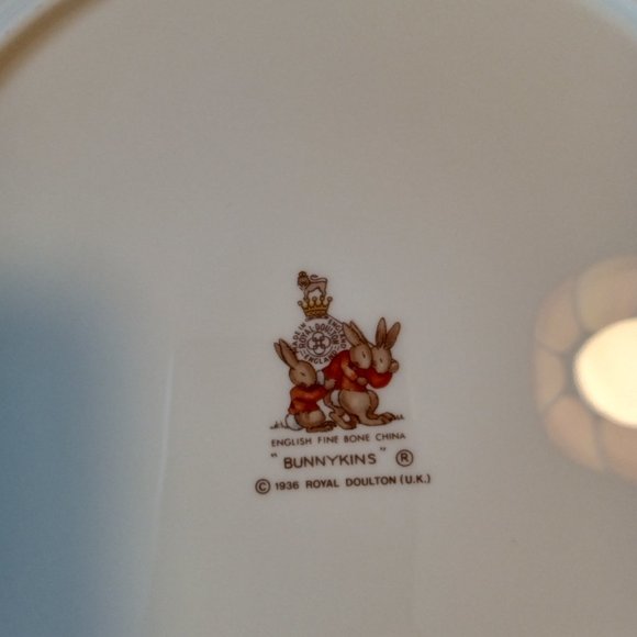 Royal Doulton Bunnykins 10 3/4" Plate - Picture 3 of 3